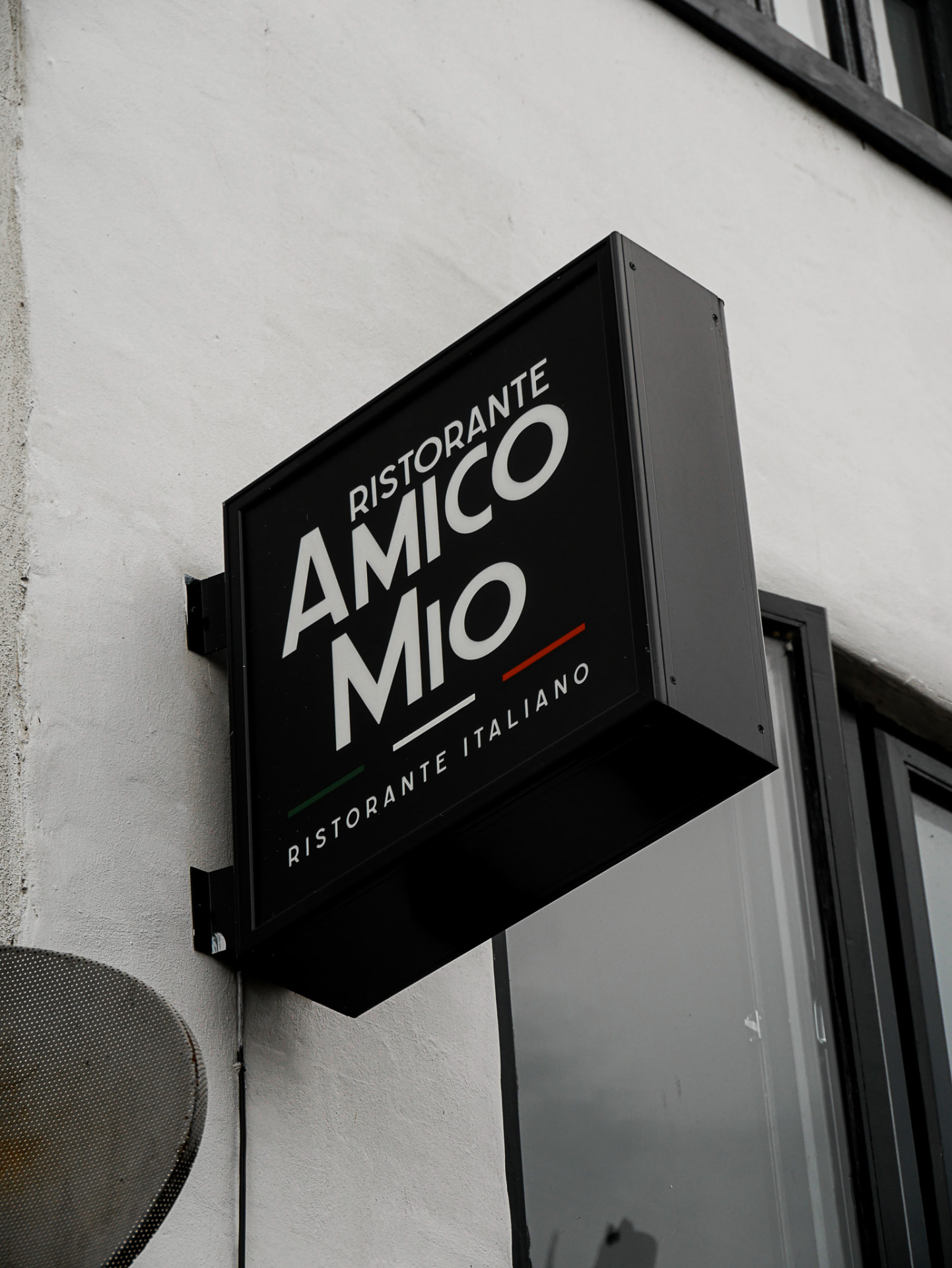 Ristorante Amico Mio illuminated shopfront sign